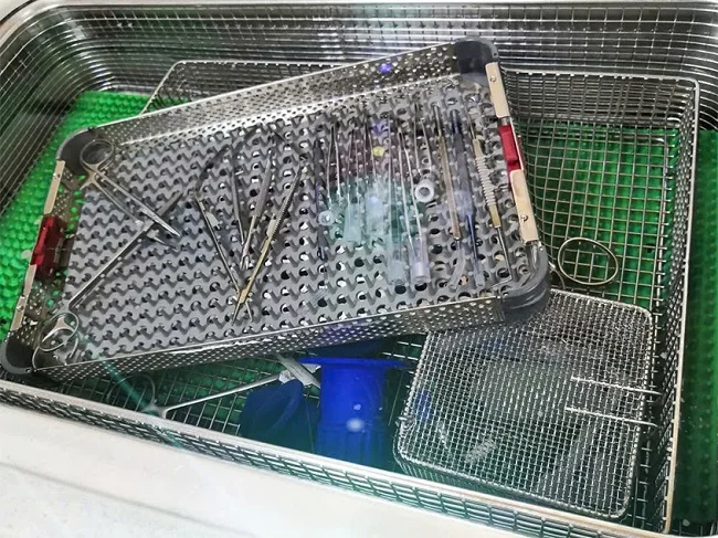 Bể rửa siêu âm rửa dụng cụ y tế