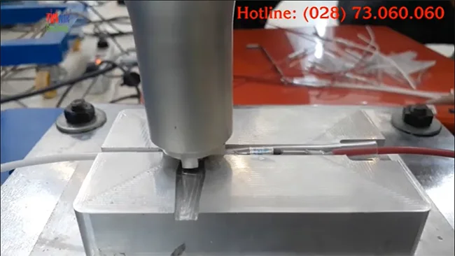 Hàn siêu âm mối nối dây điện ô tô