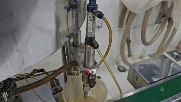 Môi trường sản xuất Kombucha thường ẩm, có nước vệ sinh và nhiều đường ống, vì vậy hệ điện 220V cần được kiểm soát kỹ