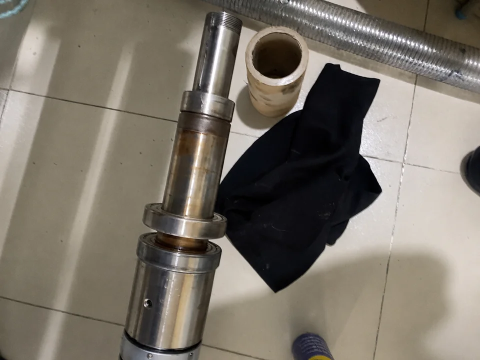 Tháo trục nở khí và kiểm tra bạc đạn cũ