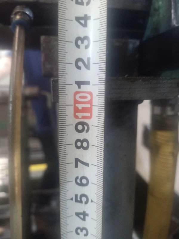 Đo chiều cao vị trí lắp xi lanh thủy lực