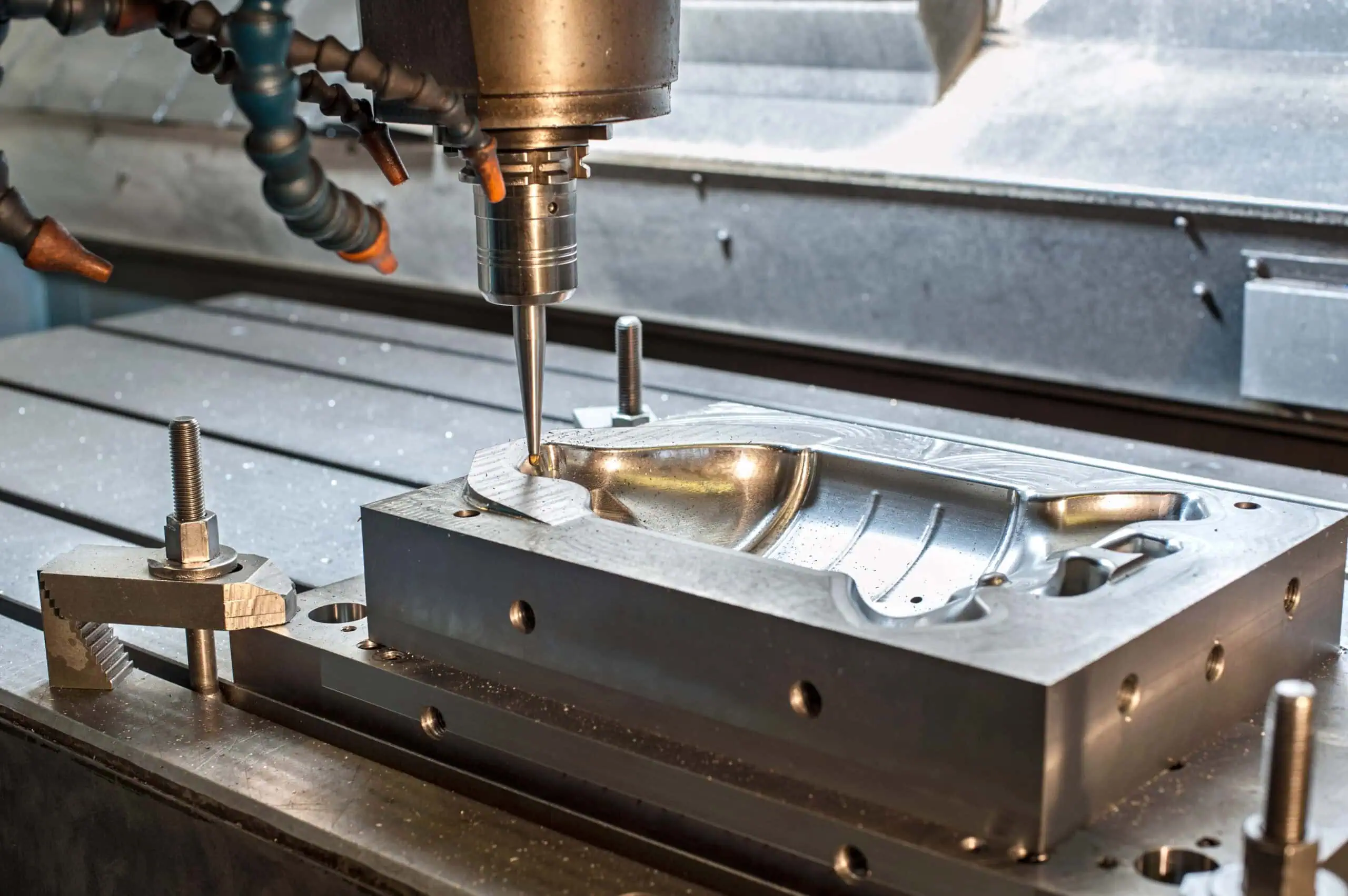 Gia công lòng khuôn bằng CNC và EDM