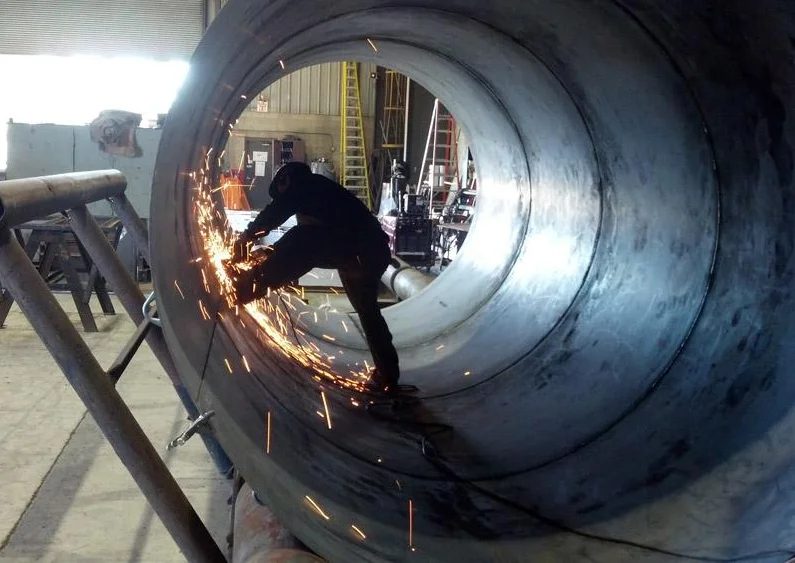 Hàn gia công bình chịu áp lực trong xưởng cơ khí