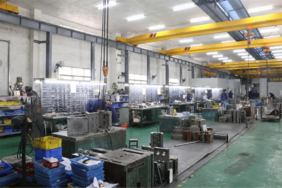 Xưởng gia công cơ khí chế tạo khuôn mẫu và chi tiết máy
