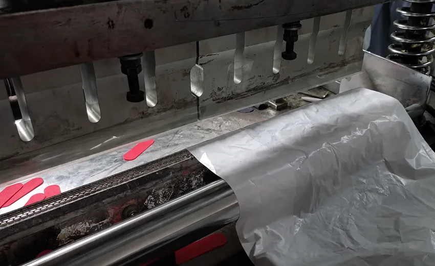 Cụm hàn siêu âm màng nylon tích hợp trên máy túi vải tự động