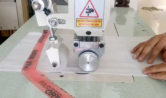 Cụm con lăn máy may siêu âm xử lý vải không dệt