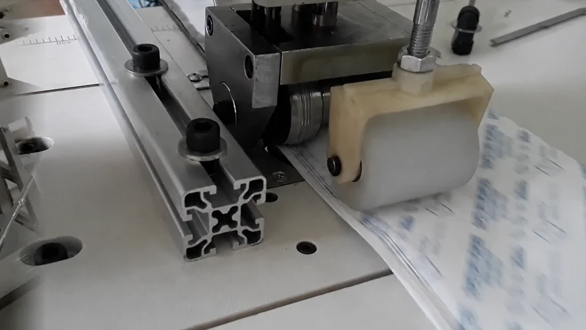 VietSonic ultrasonic desiccant bag side-sealing assembly