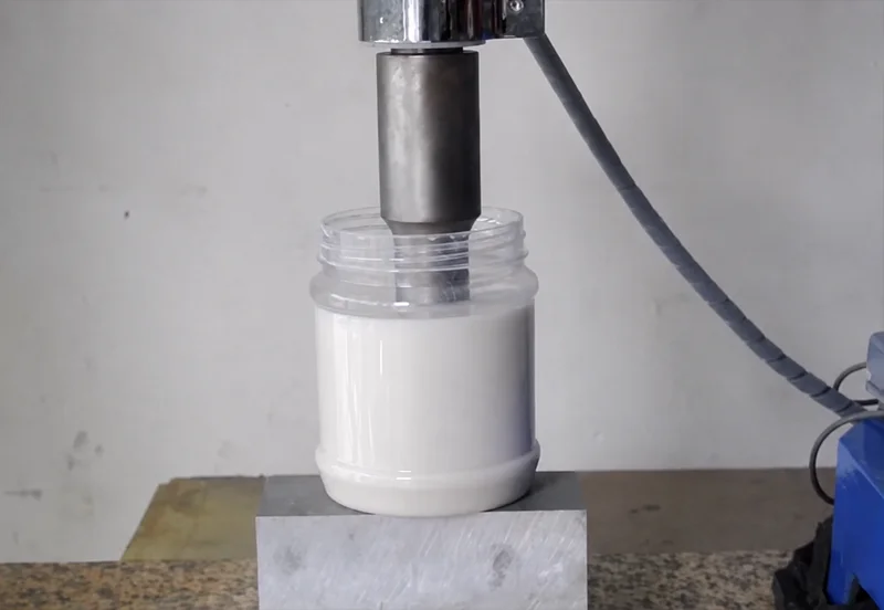 Máy khuấy siêu âm phân tán hạt nano VietSonic trong video thử nghiệm