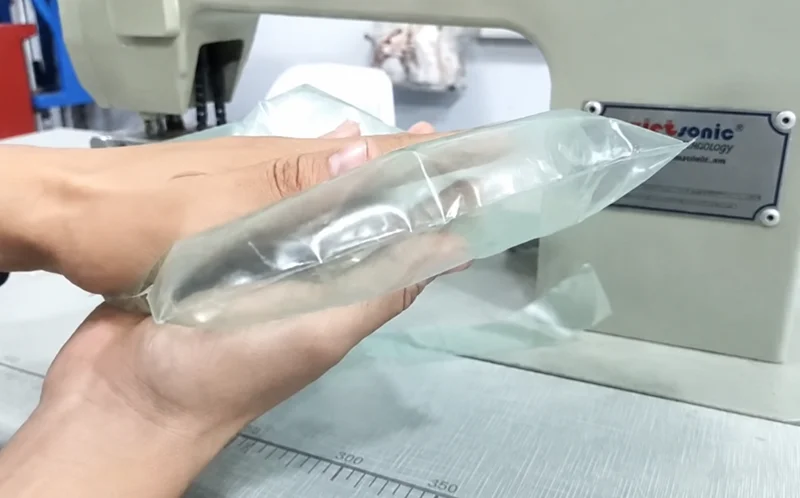 プラスチックフィルムの連続溶着部